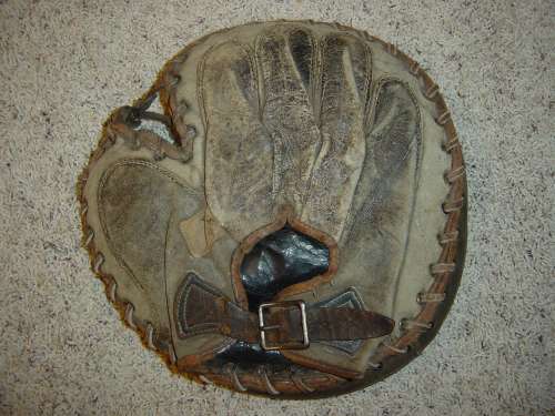 Spalding Hubcap Catchers Mitt Back